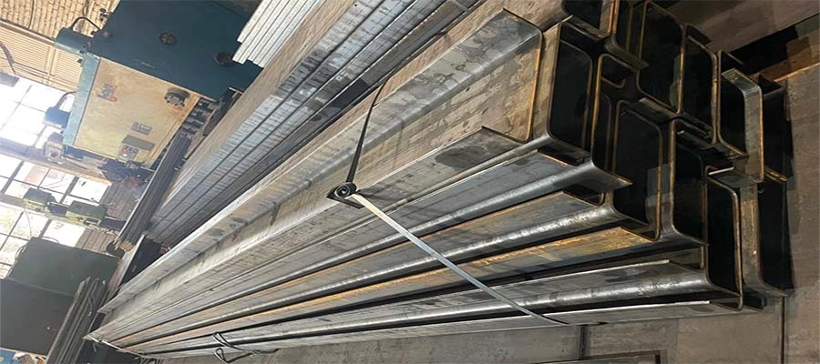 Гнутый швеллер равнополочный