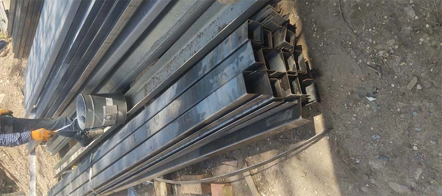 Гнутый швеллер равнополочный