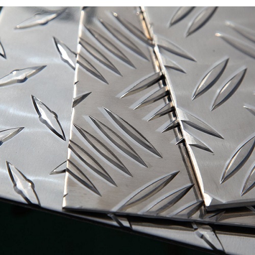 Лист алюминиевый рифленый даймонд 4.5х500х1000 мм АМц - фото