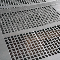 Алюминиевый перфорированный лист Qg 15х20/1.5х1500х2500 мм А6 ГОСТ 21631-76 - фото