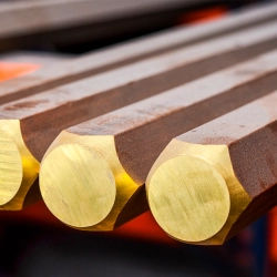 Латунный шестигранник тянутый 45х4000 мм ЛЖС58-1-1 ГОСТ Р 52597-2006 - фото