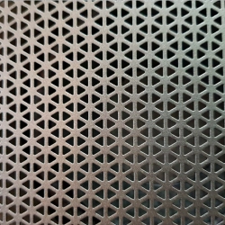 Нержавеющий перфорированный лист треугольники 1х2 м 3.9х5.5х6.8х4.8 мм 08Х18Н10 ГОСТ Р 58602-2019 - фото