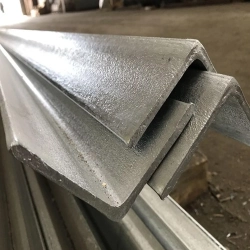 Оцинкованный уголок 80х80х6 ст3 - фото